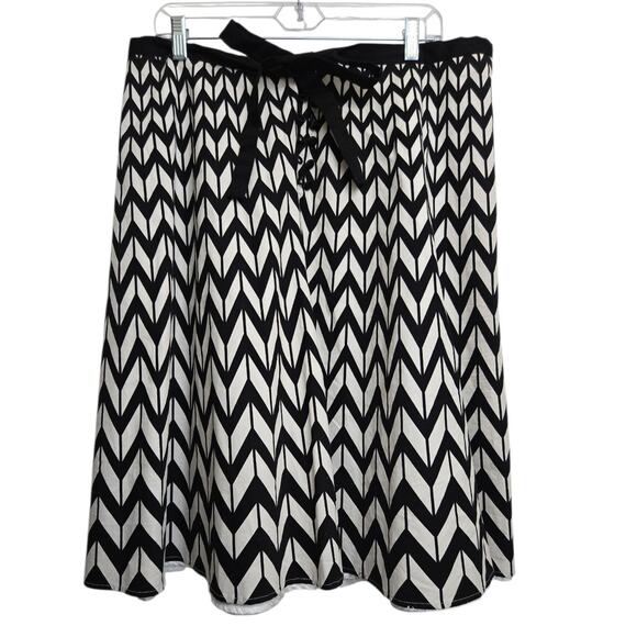 Worthington Women's Black & White Chevron Print Skirt – Size 16 - Picture 1 of 6